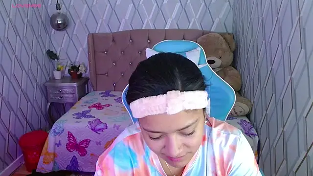 Snapshot of NicolleTaylor chatting on February 21, 3:23 am NicolleTaylor online show from February 21, 3:23 am