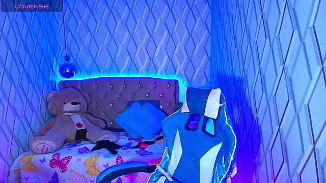 Snapshot of NicolleTaylor chatting on October 27, 3:10 am NicolleTaylor online show from October 27, 3:10 am