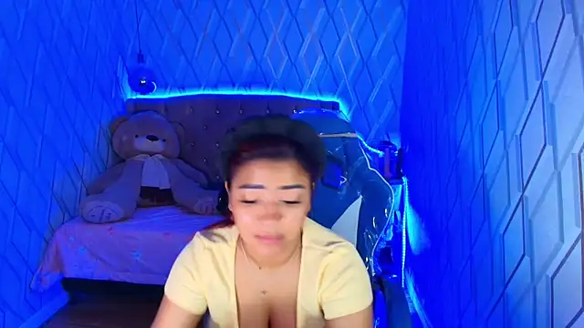 Snapshot of NicolleTaylor chatting on November 15, 12:52 am NicolleTaylor online show from November 15, 12:52 am