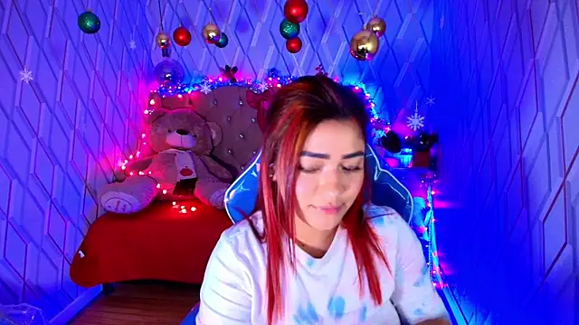 NicolleTaylor online show from December 19, 3:35 am