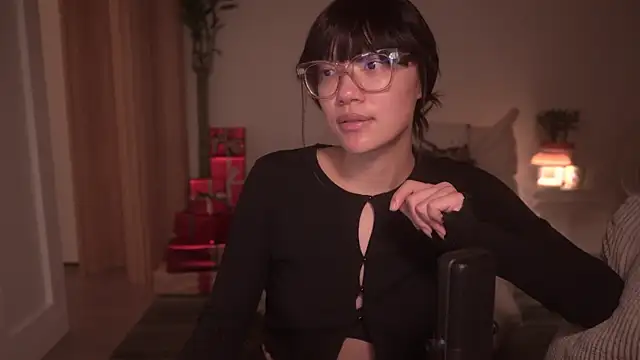 Snapshot of meganmei666 chatting on December 22, 2:39 am meganmei666 online show from December 22, 2:39 am