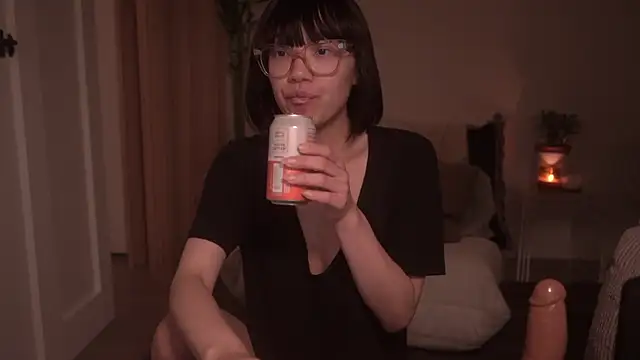 Snapshot of meganmei666 chatting on December 31, 2:40 am meganmei666 online show from December 31, 2:40 am