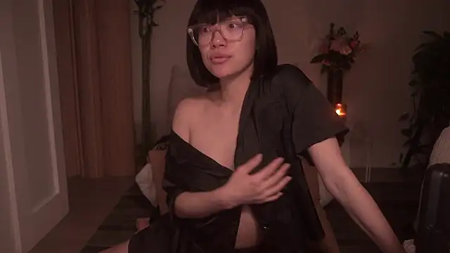 Snapshot of meganmei666 chatting on February 18, 3:21 am meganmei666 online show from February 18, 3:21 am