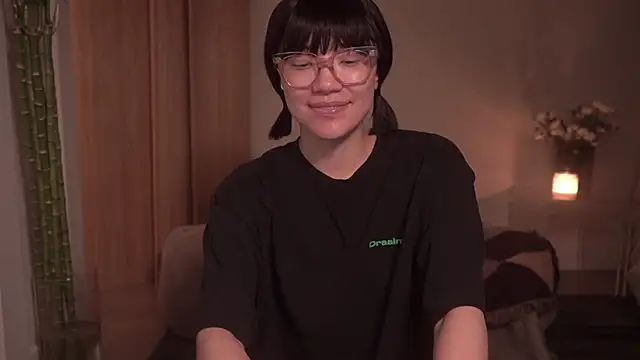 Snapshot of meganmei666 chatting on March 17, 1:46 am meganmei666 online show from March 17, 1:46 am