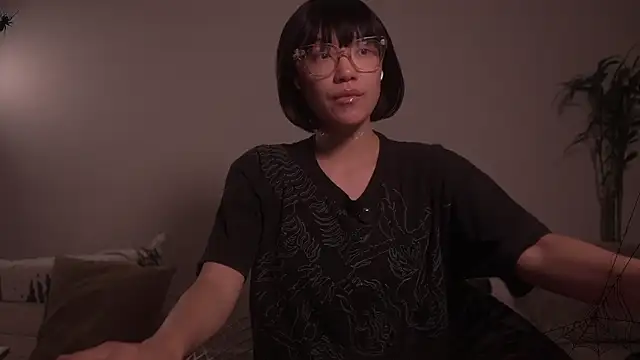 Snapshot of meganmei666 chatting on October 28, 1:42 am meganmei666 online show from October 28, 1:42 am