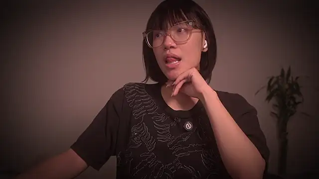 Snapshot of meganmei666 chatting on November 19, 3:17 am meganmei666 online show from November 19, 3:17 am