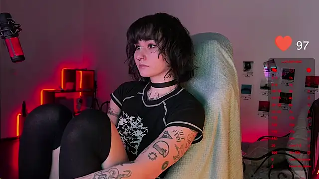 deadlysweet online show from February 24, 12:09 am