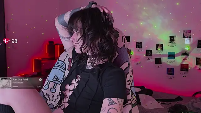 deadlysweet online show from November 6, 1:06 am