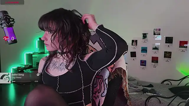 deadlysweet online show from November 9, 12:20 am