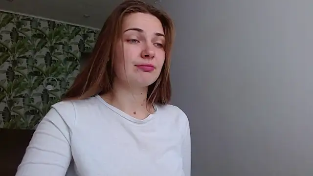 Snapshot of Olivia_shine chatting on October 28, 5:22 am Olivia shine online show from October 28, 5:22 am