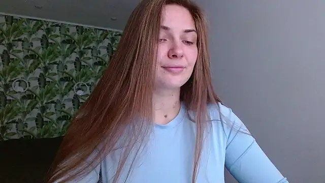 Snapshot of Olivia_shine chatting on October 31, 5:19 am Olivia shine online show from October 31, 5:19 am