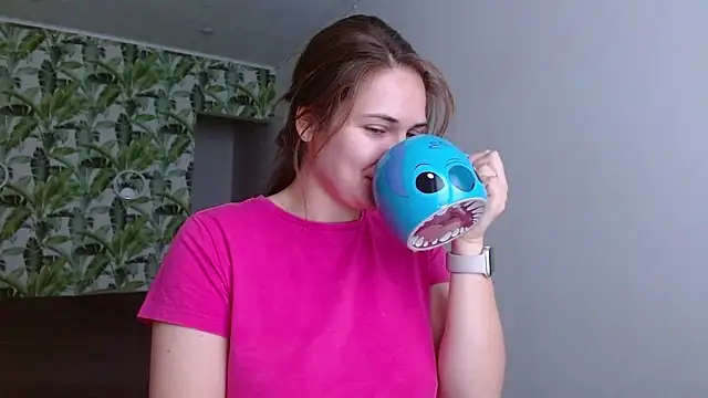 Snapshot of Olivia_shine chatting on November 12, 5:30 am Olivia shine online show from November 12, 5:30 am