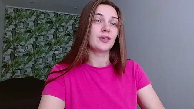 Snapshot of Olivia_shine chatting on November 22, 5:28 am Olivia shine online show from November 22, 5:28 am