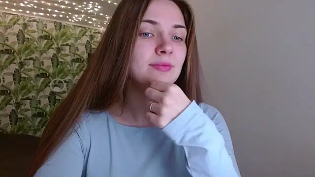 Snapshot of Olivia_shine chatting on December 5, 5:16 am Olivia shine online show from December 5, 5:16 am