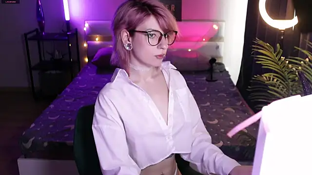 Snapshot of _Moonlight_t chatting on May 12, 8:22 am Moonlight t online show from May 12, 8:22 am