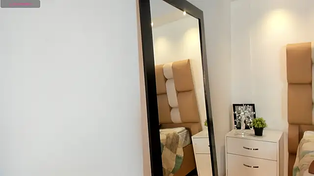 victoria mooree online show from December 21, 12:12 pm