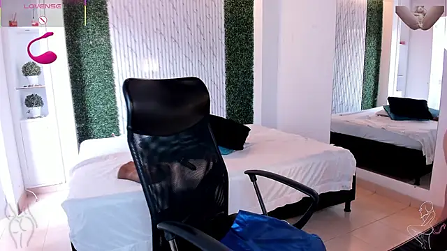 victoria mooree online show from February 18, 4:47 pm