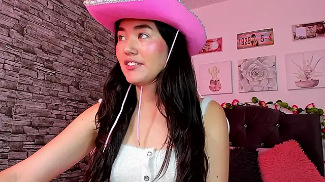 Snapshot of olivia22love chatting on December 23, 3:55 pm olivia22love online show from December 23, 3:55 pm