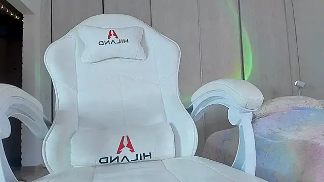 Snapshot of ice_pixie chatting on March 16, 5:17 pm ice pixie online show from March 16, 5:17 pm