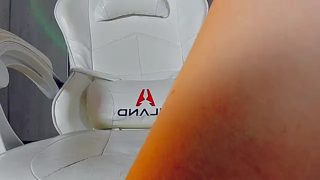 Snapshot of ice_pixie chatting on February 27, 5:13 pm ice pixie online show from February 27, 5:13 pm