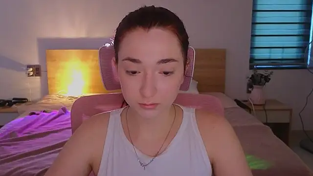 Snapshot of YasmineWest chatting on April 29, 7:12 am YasmineWest online show from April 29, 7:12 am