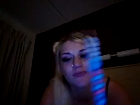 Snapshot of SexxxiLexiiii chatting on December 15, 9:24 am SexxxiLexiiii online show from December 15, 9:24 am