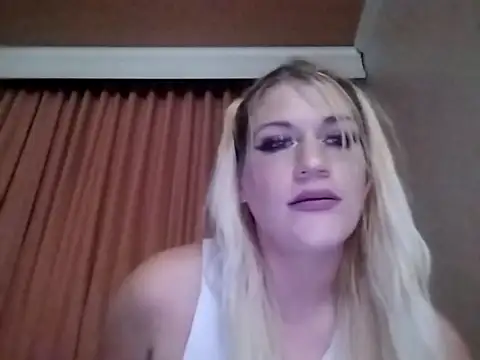 SexxxiLexiiii online show from April 21, 9:59 am