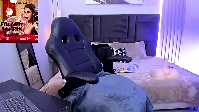 Tisha  lau online show from November 20, 1:33 pm