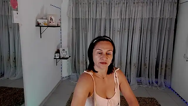 lollita 23  online show from November 20, 6:18 pm