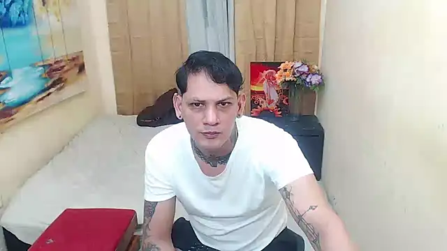 Snapshot of two_monstercock chatting on November 28, 7:05 pm two monstercock online show from November 28, 7:05 pm