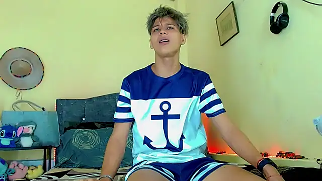 Liamscott  online show from April 8, 6:52 pm