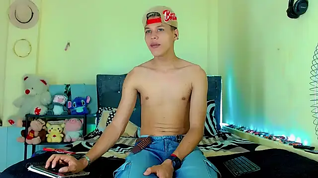 Liamscott  online show from April 20, 9:27 pm