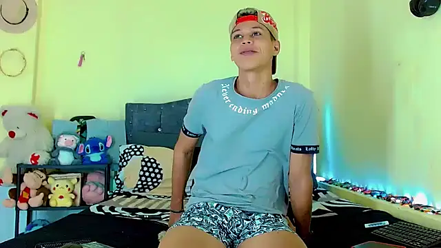 Liamscott  online show from April 21, 6:34 pm