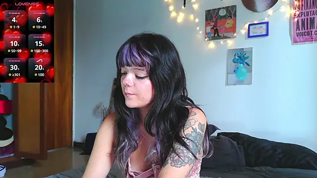 Snapshot of purple_em69 chatting on December 21, 8:00 pm purple em69 online show from December 21, 8:00 pm