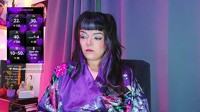 Snapshot of purple_em69 chatting on January 26, 6:17 am purple em69 online show from January 26, 6:17 am