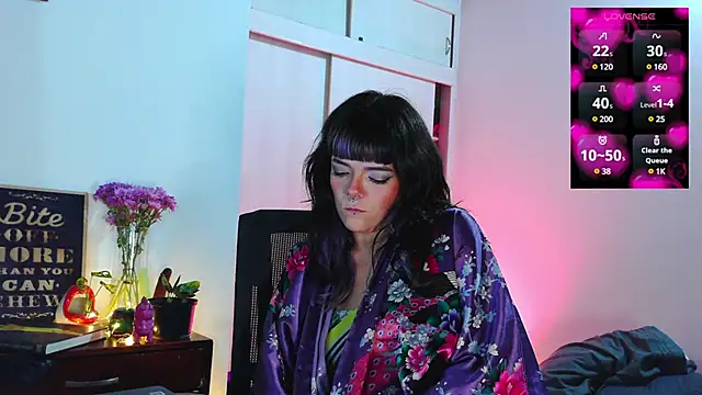 Snapshot of purple_em69 chatting on February 5, 4:59 am purple em69 online show from February 5, 4:59 am