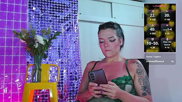 Snapshot of purple_em69 chatting on February 23, 10:53 pm purple em69 online show from February 23, 10:53 pm