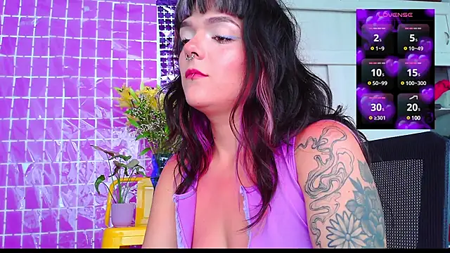 Snapshot of purple_em69 chatting on February 25, 6:20 pm purple em69 online show from February 25, 6:20 pm