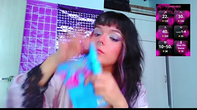 Snapshot of purple_em69 chatting on March 9, 6:11 pm purple em69 online show from March 9, 6:11 pm