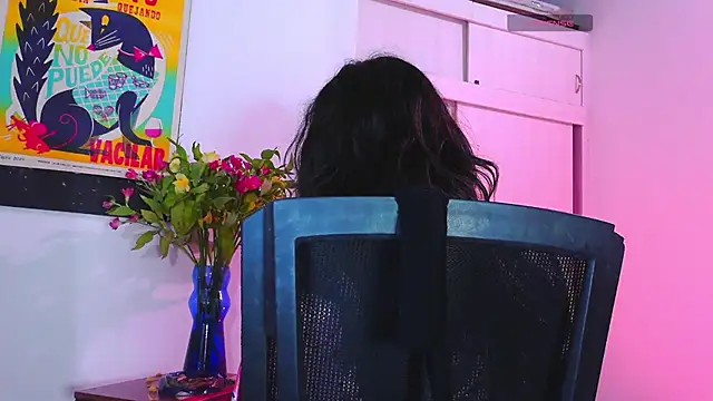 Snapshot of purple_em69 chatting on March 19, 8:45 am purple em69 online show from March 19, 8:45 am