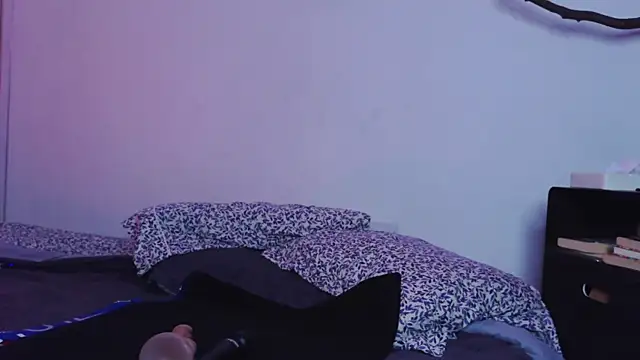 Snapshot of purple_em69 chatting on September 17, 5:31 am purple em69 online show from September 17, 5:31 am