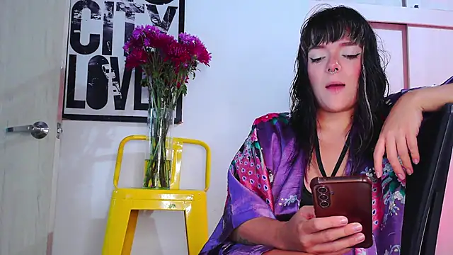 Snapshot of purple_em69 chatting on November 21, 5:50 am purple em69 online show from November 21, 5:50 am