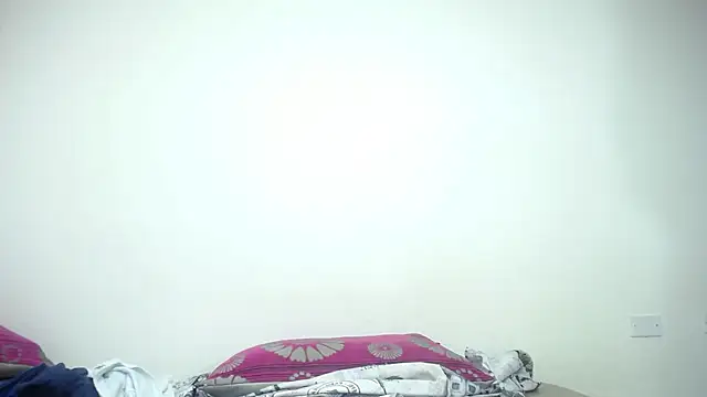 CrushOnMe  online show from June 28, 9:15 am
