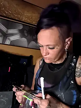 renegade vyxxen online show from April 21, 3:02 am