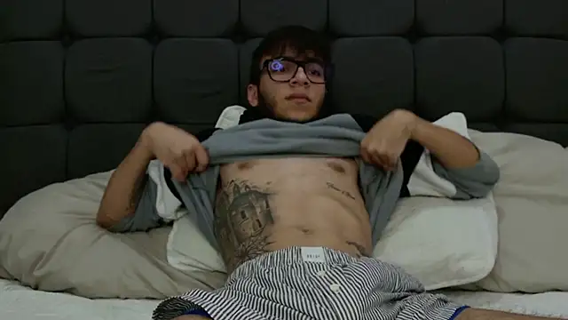 Snapshot of alejdrip chatting on March 2, 1:47 am alejdrip online show from March 2, 1:47 am