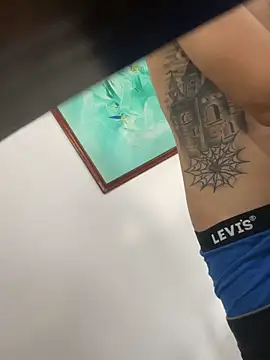 Snapshot of alejdrip chatting on December 15, 3:27 pm alejdrip online show from December 15, 3:27 pm