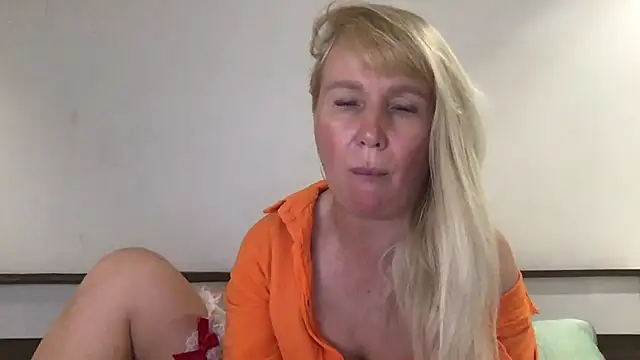 EmmaInLove23 online show from January 31, 2:48 am