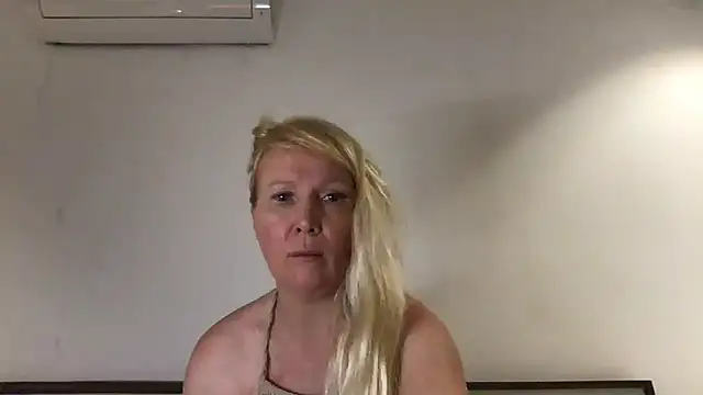 EmmaInLove23 online show from February 22, 2:28 am