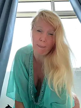 EmmaInLove23 online show from October 21, 2:01 am