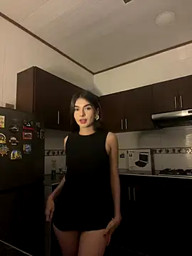 Snapshot of Coralinee_01 chatting on November 21, 12:21 am Coralinee 01 online show from November 21, 12:21 am